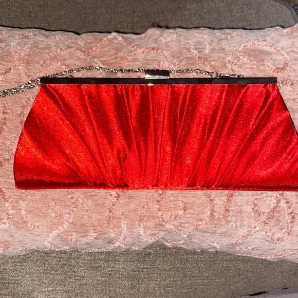 Red stylish silky clothed silver clutch purse vintage - Picture 1 of 4